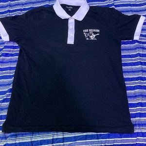 I am selling a true religion shirt for 40$ it’s black and white size small/med